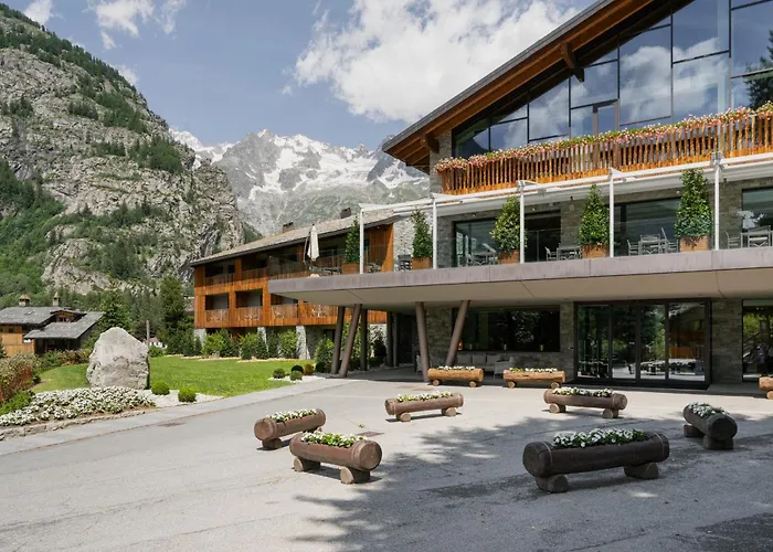 Grand Hotel Courmayeur Mont Blanc, By R Collection Hotels